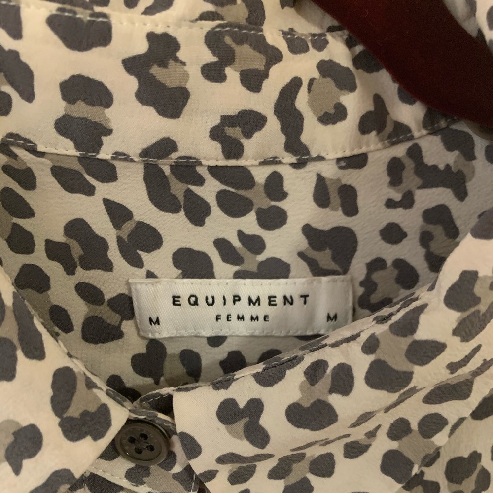 Equipment Silk Leopard blouse Size Medium - Picture 3 of 4